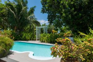 Piscine de l'établissement Le Repaire - Boutique Hotel & Restaurant ou située à proximité