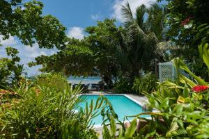 Piscine de l'établissement Le Repaire - Boutique Hotel & Restaurant ou située à proximité
