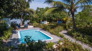Piscine de l'établissement Le Repaire - Boutique Hotel & Restaurant ou située à proximité