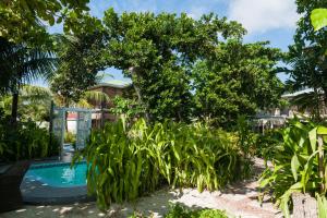Jardin de l'établissement Le Repaire - Boutique Hotel & Restaurant