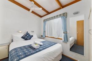 Säng eller sängar i ett rum på Benalla Tourist Park