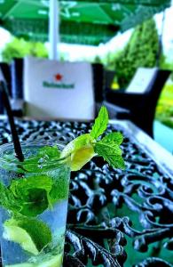 Nápoje v ubytování Iris Hotel