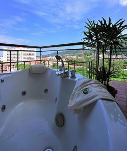 Kamar mandi di APK Resort