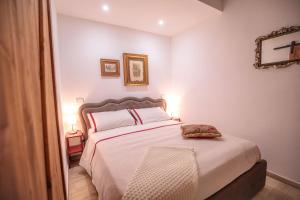 a bedroom with a large bed in a room at "Il principio di Archimede"guest & art house in Siracusa