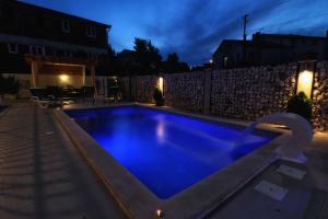 Bazén v ubytovaní Holiday House Pudarica alebo v jeho blízkosti