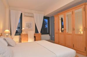A bed or beds in a room at West Crete Chania - Villa Europa