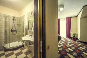 a bathroom with a sink and a shower and a tub at Park-Hotel Golosievo in Kyiv