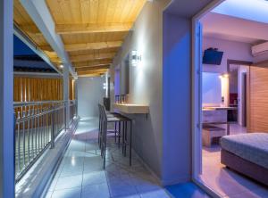 Postel nebo postele na pokoji v ubytování Savvas Luxury Suites