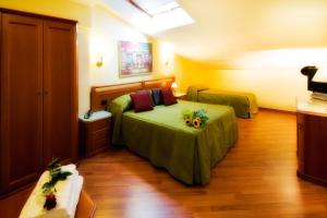 Postel nebo postele na pokoji v ubytování Hotel Bright + 17 fotografií
