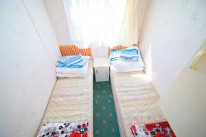 Voodi või voodid majutusasutuse Domki Holenderskie Red Ice toas