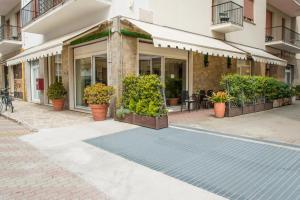 a blue mat in front of a building at Hotel Elisabetta in Sestri Levante