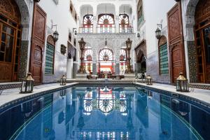 Bazén v ubytování Riad Arabesque & Spa nebo v jeho okolí