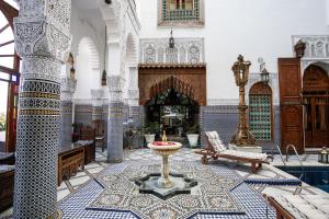Bazén v ubytování Riad Arabesque & Spa nebo v jeho okolí