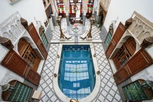 Bazén v ubytování Riad Arabesque & Spa nebo v jeho okolí