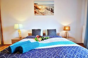 Posteľ alebo postele v izbe v ubytovaní SPA Polanki PARK Nemo Apartamenty Kołobrzeg
