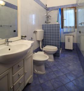 A bathroom at La Villetta