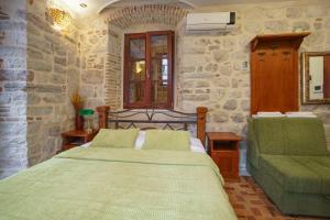 Voodi või voodid majutusasutuse Apartments Wine House Old Town toas