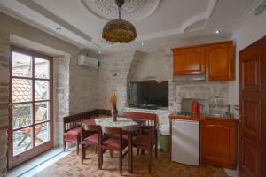 Köök või kööginurk majutusasutuses Apartments Wine House Old Town