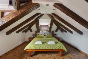 Voodi või voodid majutusasutuse Apartments Wine House Old Town toas