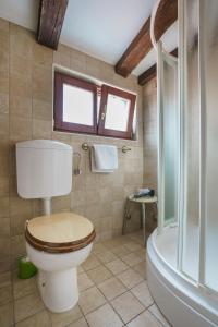 Vannituba majutusasutuses Apartments Wine House Old Town