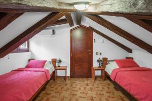 Voodi või voodid majutusasutuse Apartments Wine House Old Town toas