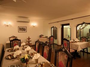 Un restaurant sau alt loc unde se poate mânca la Amritara Suryauday Haveli