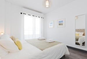 Posteľ alebo postele v izbe v ubytovaní Hola Málaga Premium Centro