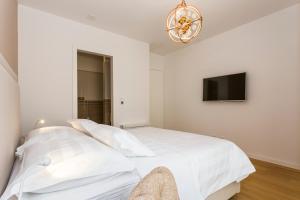 TV a/nebo společenská místnost v ubytování Perla Apartmani Split