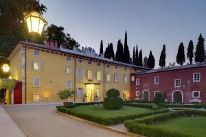 A garden outside Villa Cordevigo