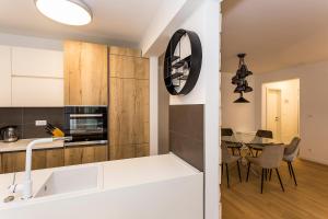 Kuchyň nebo kuchyňský kout v ubytování Perla Apartmani Split