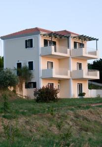 Budova, kde se apartmán nachází + 12 fotografií