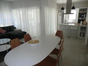 Kuchnia lub aneks kuchenny w obiekcie Casas Holiday - El Mirador de Villamartin