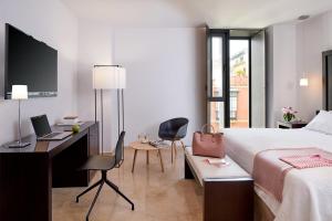 Posteľ alebo postele v izbe v ubytovaní Hotel Rey Alfonso X