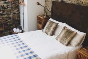 Postel nebo postele na pokoji v ubytování Hillside Lodge