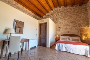 Letto o letti in una camera di Torre Don Virgilio Country Hotel