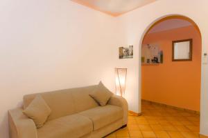 A seating area at Furore Coast Rooms
