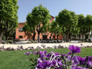 a garden with purple flowers in front of a building at Villa Floridiana in Anagni