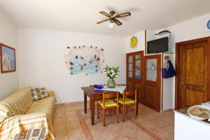 A television and/or entertainment centre at Villetta Azzurra