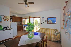 A kitchen or kitchenette at Villetta Azzurra