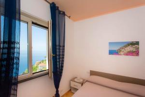 A bed or beds in a room at Furore Coast Rooms