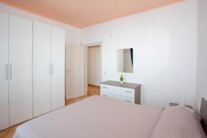 A bed or beds in a room at Furore Coast Rooms