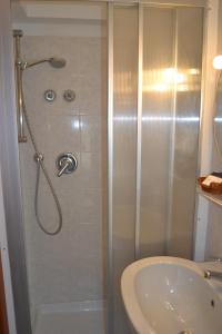 A bathroom at Hotel Villa Camilla