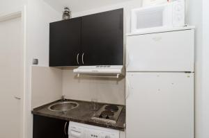 Kuchyňa alebo kuchynka v ubytovaní Apartment Entre les jardins