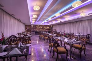 Restaurace v ubytování Grand Palace Hotel & Resorts Rangpur