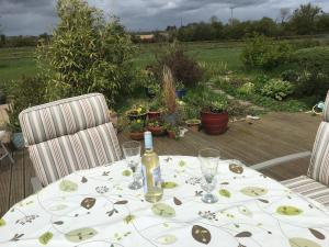 Um jardim no exterior de Tobernaglough Wexford pet friendly country b&b