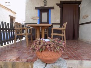 Un balcón o terraza de Casas Rurales Lagunas de Ruidera - Piscina