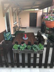 a wooden table with plants on a patio at Peeneurlaub in Lassan