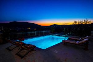 Bazén v ubytovaní Beautifu stone Vila Krčina alebo v jeho blízkosti