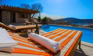 Bazén v ubytovaní Beautifu stone Vila Krčina alebo v jeho blízkosti