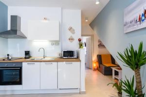 Kuchyňa alebo kuchynka v ubytovaní Apartmani Marko i Ana